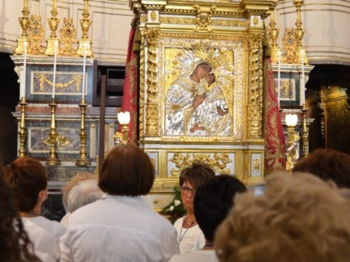 S. Messa Capitolare e discesa dell’Icona dall’altare maggiore per l’abbraccio con il Popolo