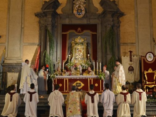 Solenne Pontificale presieduto da S. E. Rev.ma Monsignor Giuseppe Sciacca e Processione dell’Icona di Maria SS. dell’Elemosina